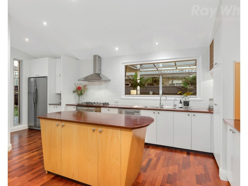 9 Lake King Circle, Waterways VIC 3195