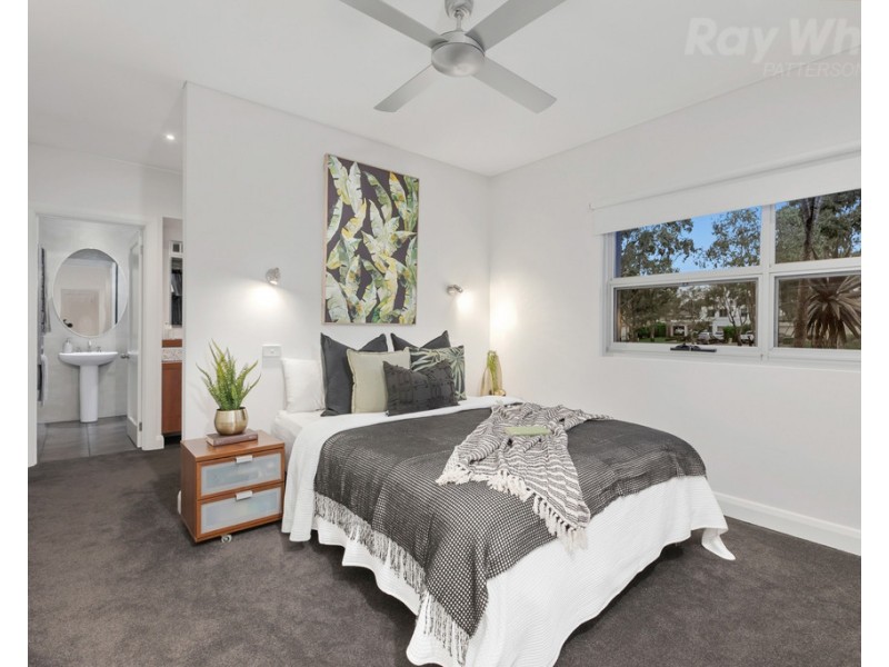 9 Lake King Circle, Waterways VIC 3195