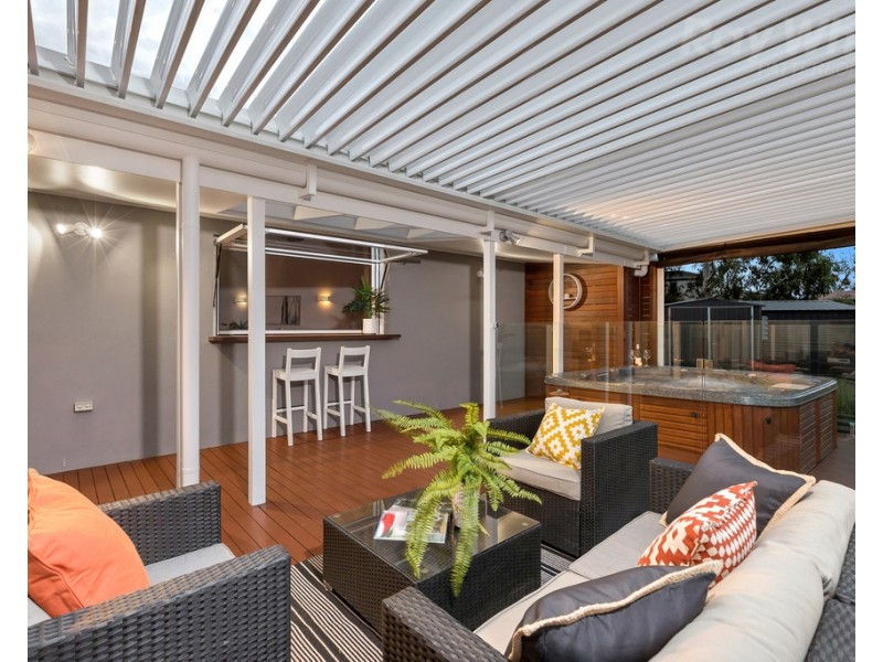 9 Lake King Circle, Waterways VIC 3195