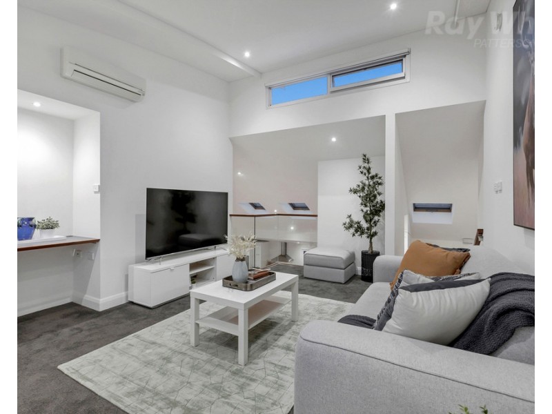 9 Lake King Circle, Waterways VIC 3195