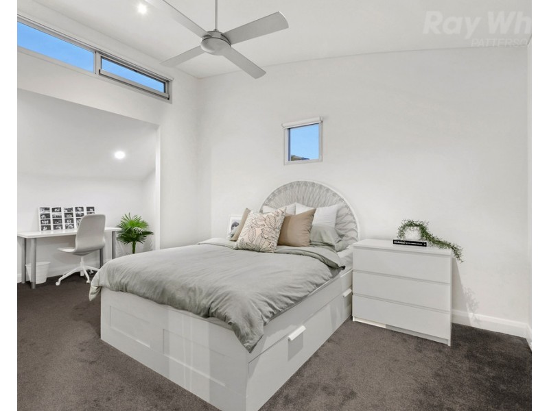 9 Lake King Circle, Waterways VIC 3195