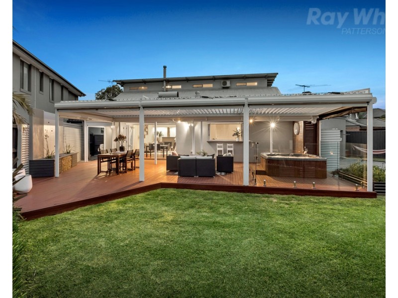 9 Lake King Circle, Waterways VIC 3195