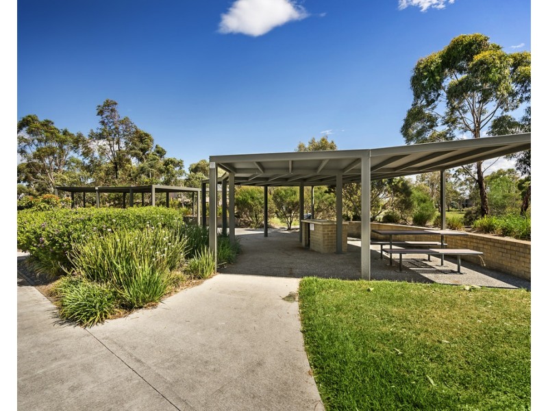 9 Lake King Circle, Waterways VIC 3195