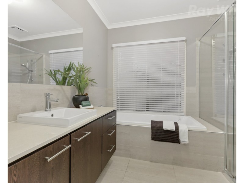 2 Portland Place, Waterways VIC 3195