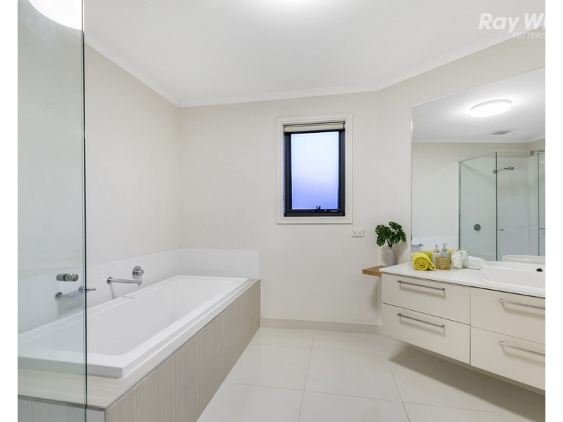 2 Jubilee Boulevard, Waterways VIC 3195