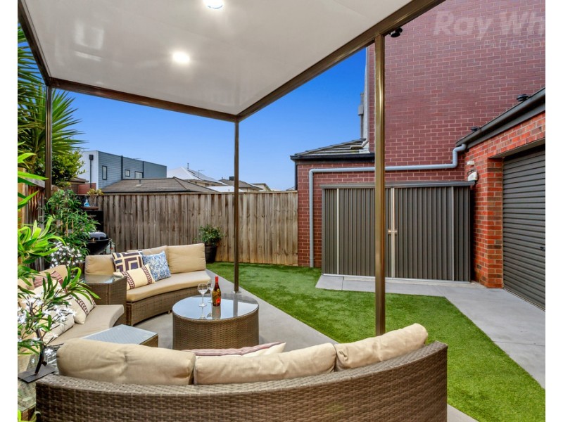 25 Dresden Drive, Waterways VIC 3195