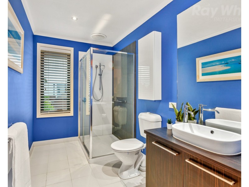 25 Dresden Drive, Waterways VIC 3195