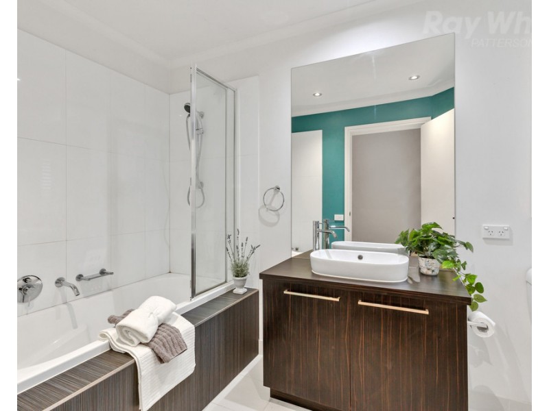 25 Dresden Drive, Waterways VIC 3195