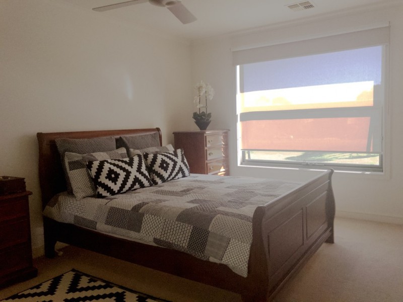 10 Ashberg Drive, Waterways VIC 3195