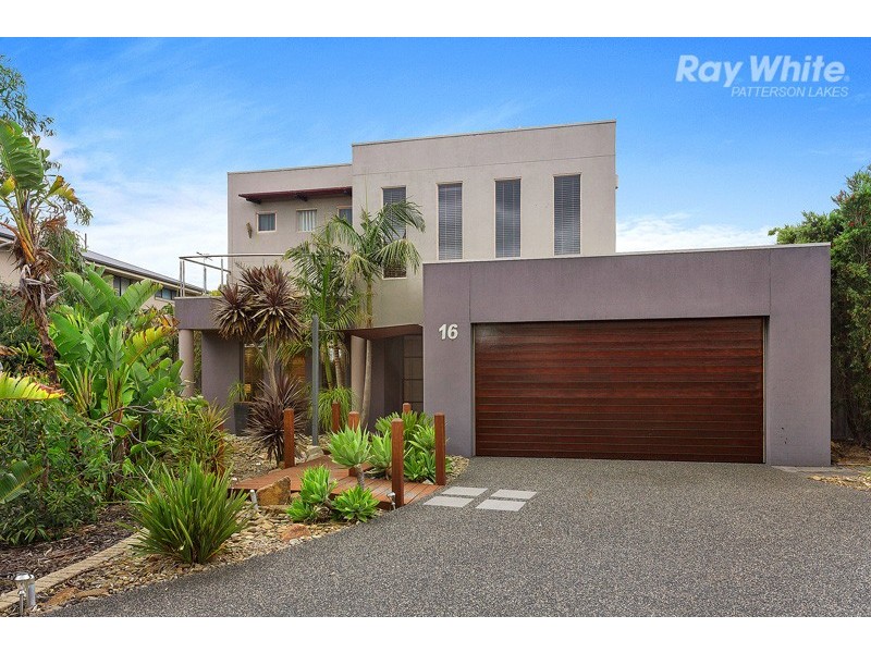16 Bluegrass Close, Waterways VIC 3195