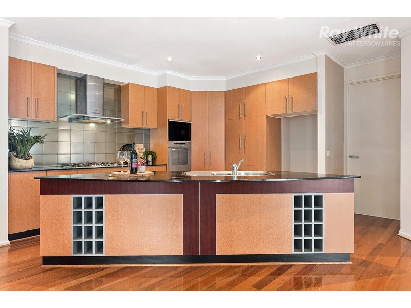 16 Bluegrass Close, Waterways VIC 3195