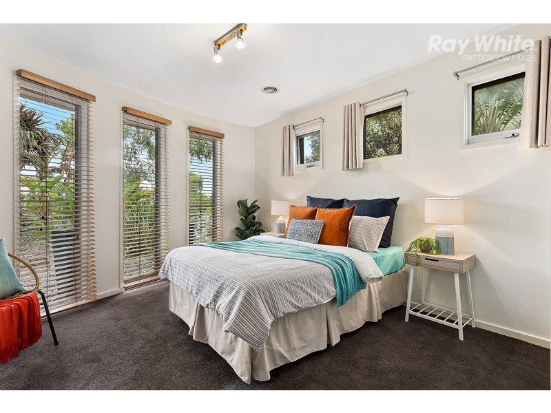 16 Bluegrass Close, Waterways VIC 3195