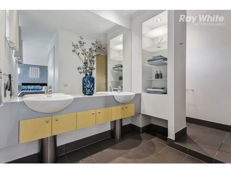 16 Bluegrass Close, Waterways VIC 3195