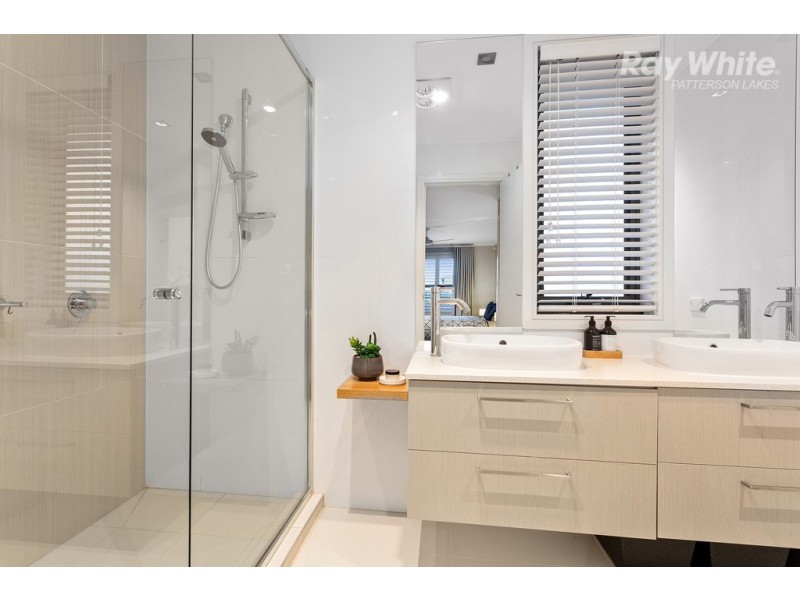 20 Ashberg Drive, Waterways VIC 3195