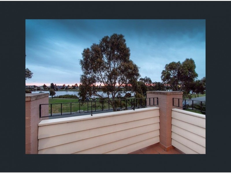 10 Waterside Drive, Waterways VIC 3195