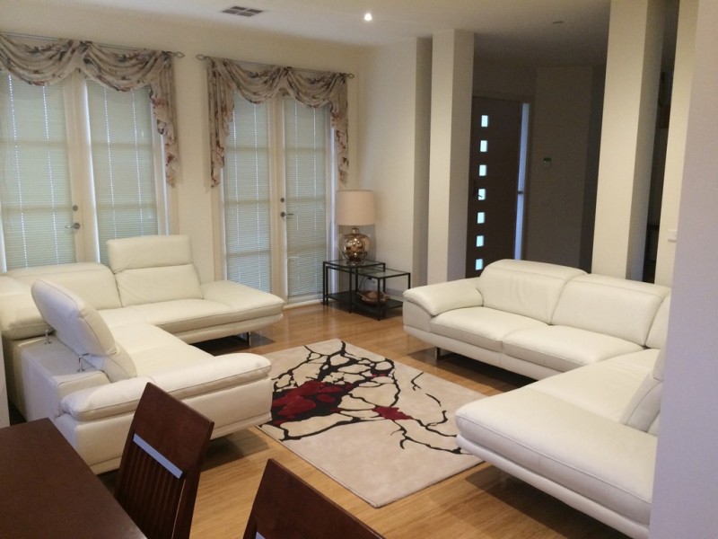 10 Waterside Drive, Waterways VIC 3195