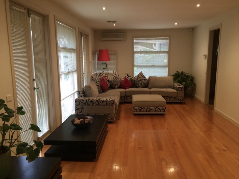 10 Waterside Drive, Waterways VIC 3195