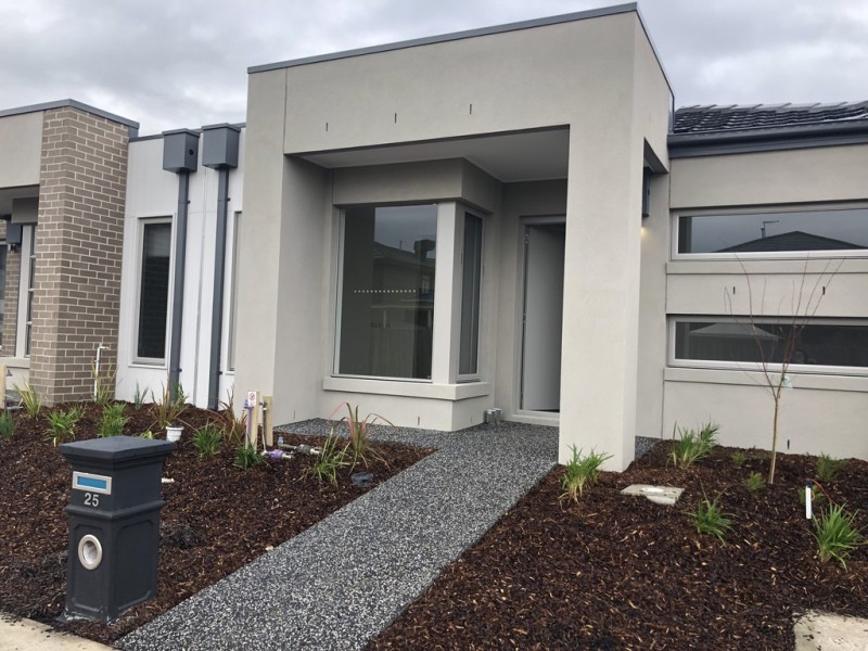 25 Trafalgar Walk, Keysborough VIC 3173