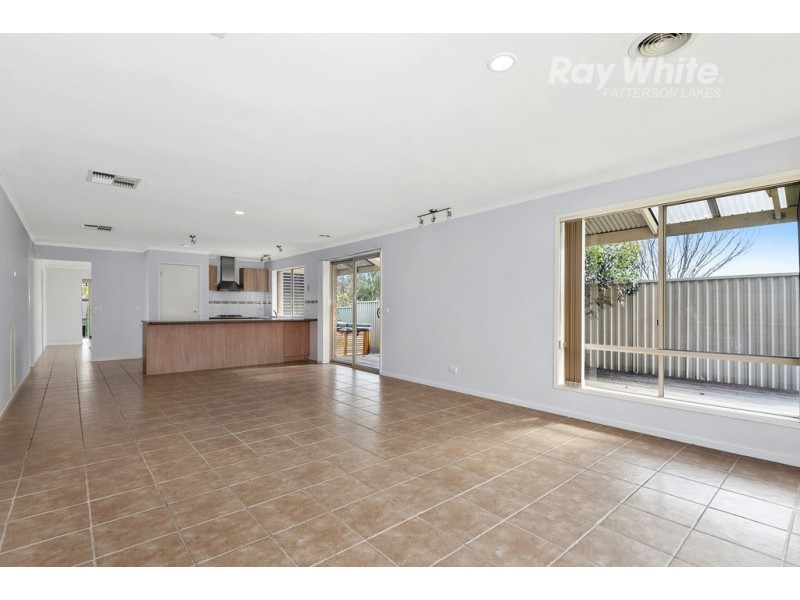 3 Cardiff Grove, Cranbourne East VIC 3977