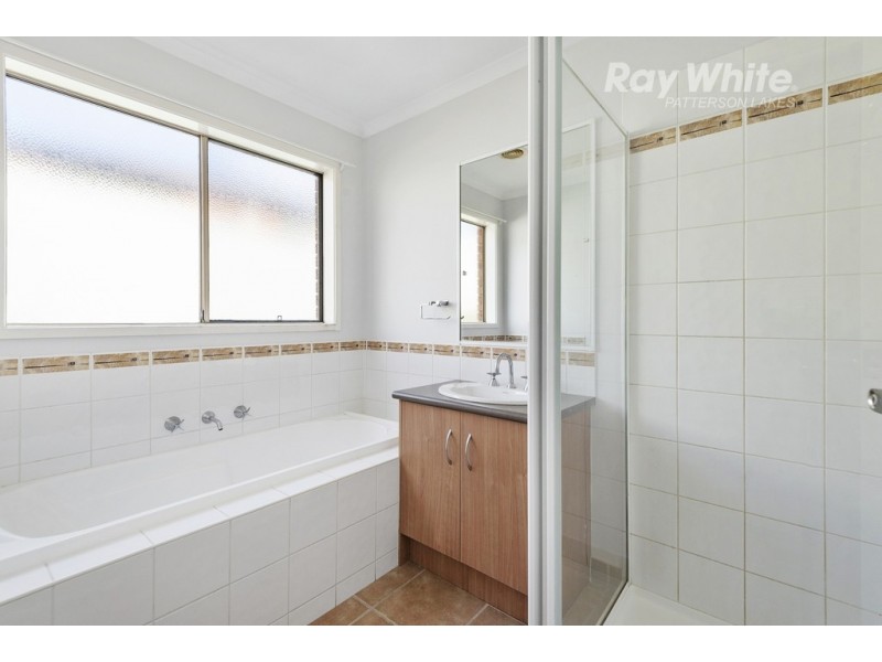 3 Cardiff Grove, Cranbourne East VIC 3977