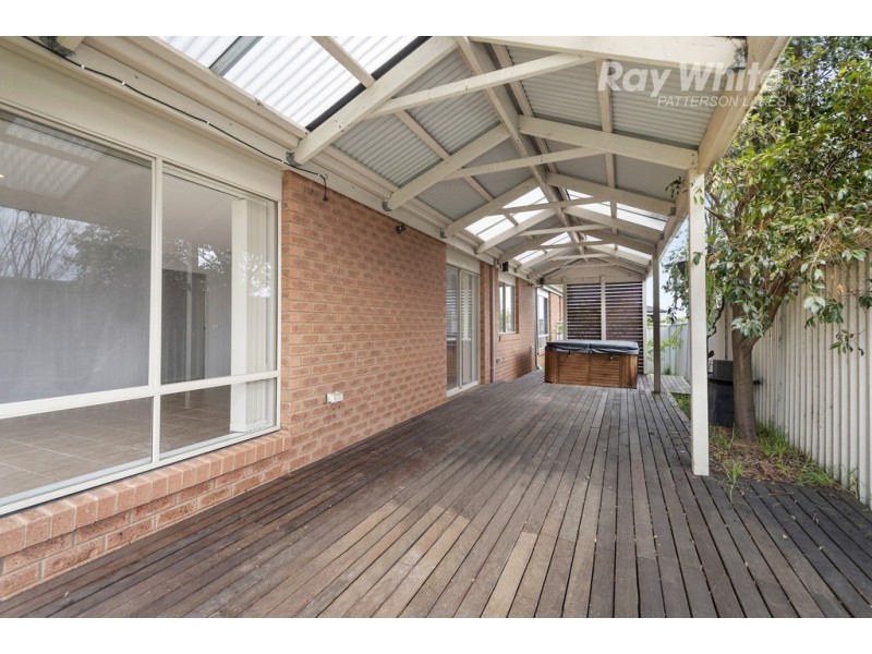 3 Cardiff Grove, Cranbourne East VIC 3977