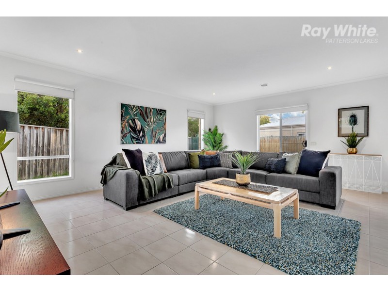 16 Merri Drive, Waterways VIC 3195