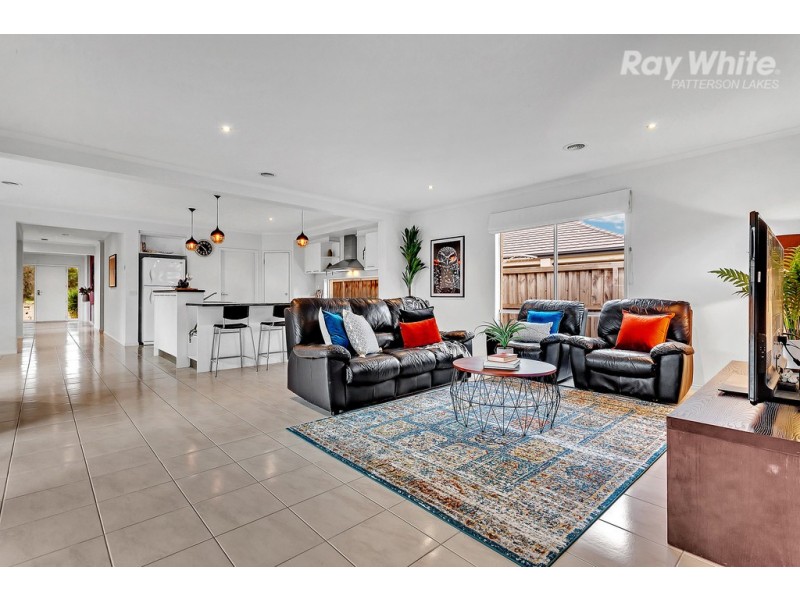 16 Merri Drive, Waterways VIC 3195