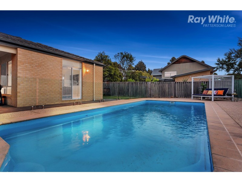 16 Merri Drive, Waterways VIC 3195