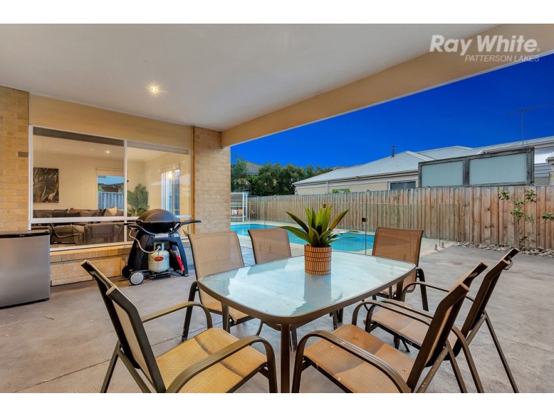 16 Merri Drive, Waterways VIC 3195