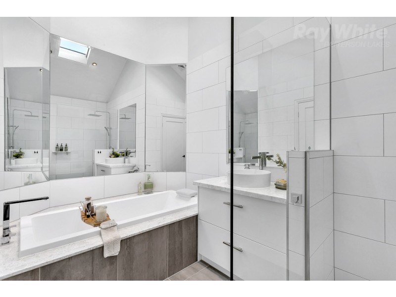 1 North Shore Drive, Patterson Lakes VIC 3197