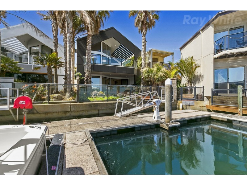 1 North Shore Drive, Patterson Lakes VIC 3197