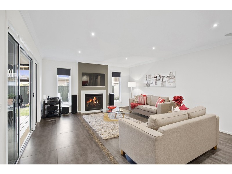 64 Island Point Avenue, Waterways VIC 3195