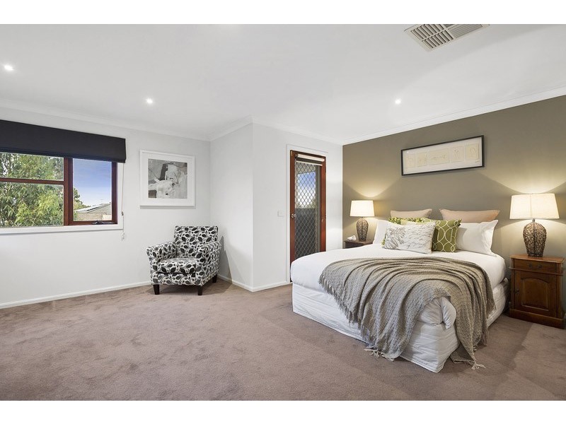 64 Island Point Avenue, Waterways VIC 3195