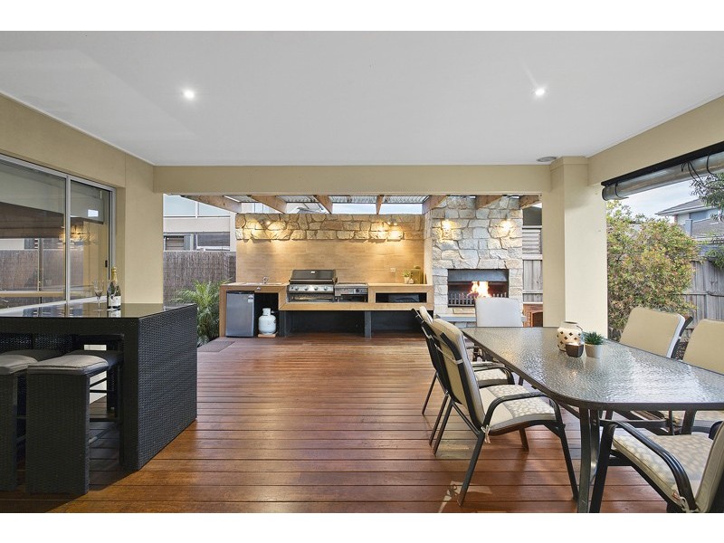 64 Island Point Avenue, Waterways VIC 3195