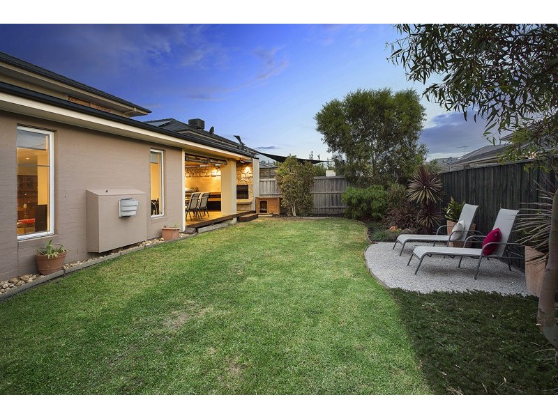 64 Island Point Avenue, Waterways VIC 3195