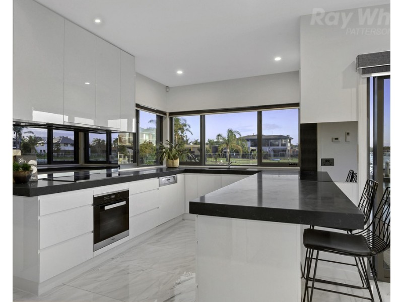 2 Salmon Bay, Patterson Lakes VIC 3197