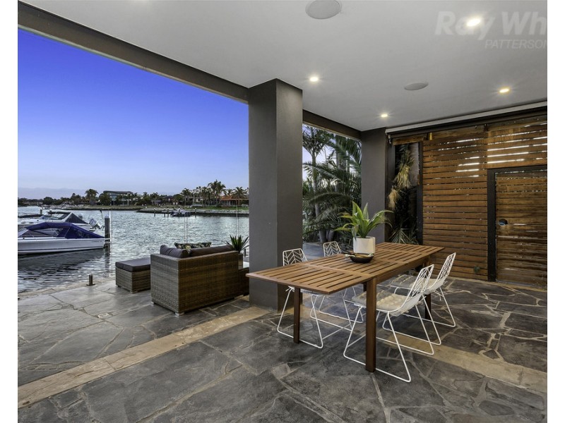 2 Salmon Bay, Patterson Lakes VIC 3197