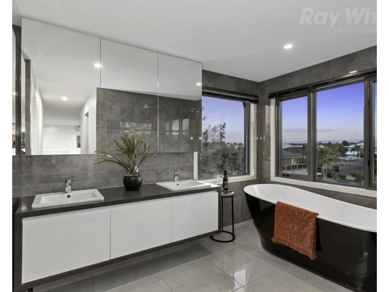 2 Salmon Bay, Patterson Lakes VIC 3197