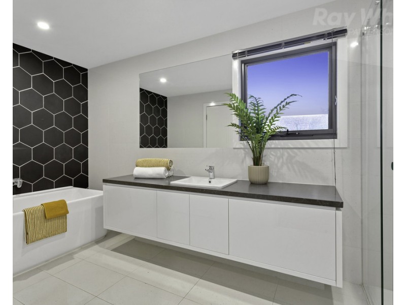 2 Salmon Bay, Patterson Lakes VIC 3197