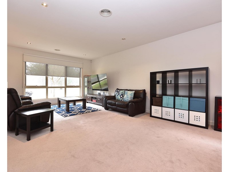 9 Dresden Drive, Waterways VIC 3195