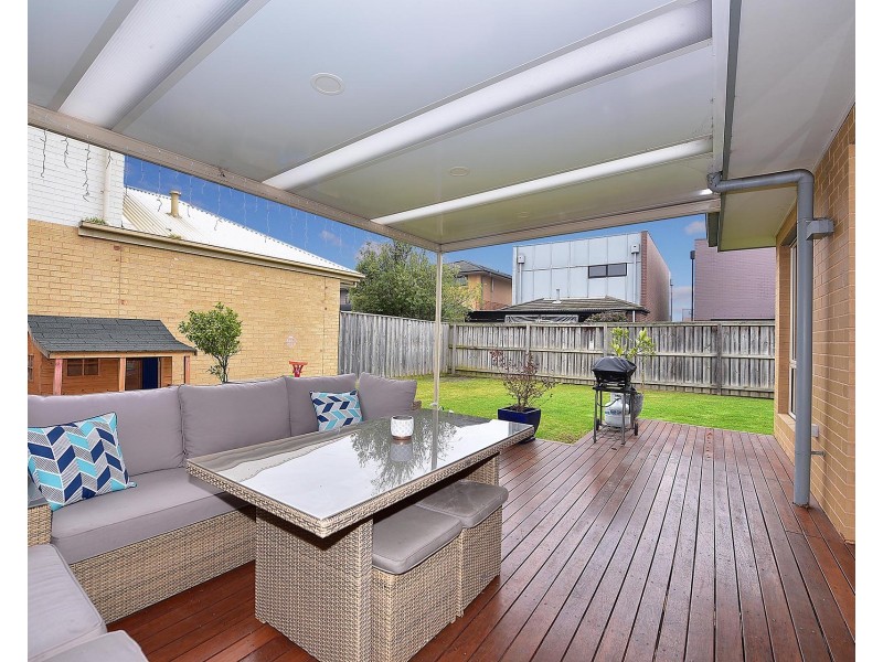 9 Dresden Drive, Waterways VIC 3195