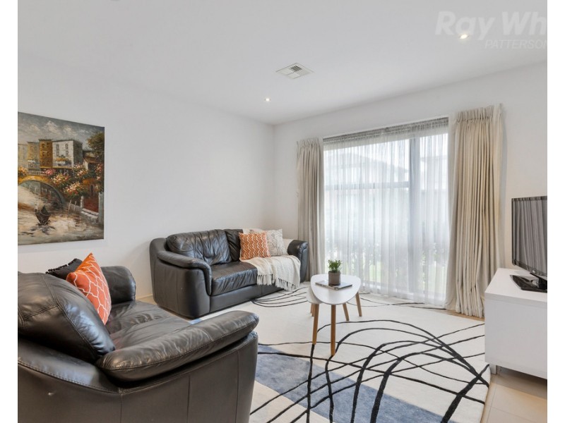 42 Dresden Drive, Waterways VIC 3195