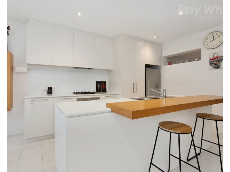 42 Dresden Drive, Waterways VIC 3195