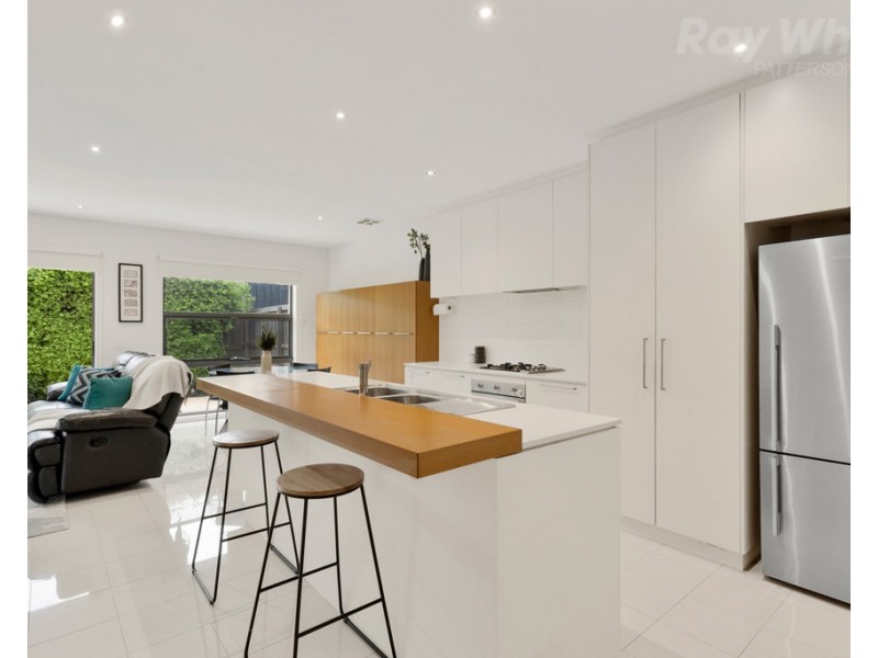 42 Dresden Drive, Waterways VIC 3195