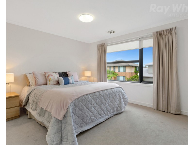 42 Dresden Drive, Waterways VIC 3195