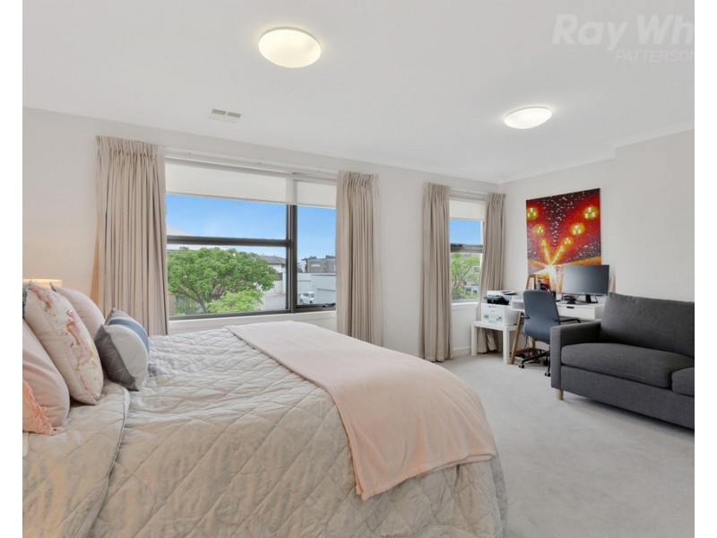 42 Dresden Drive, Waterways VIC 3195