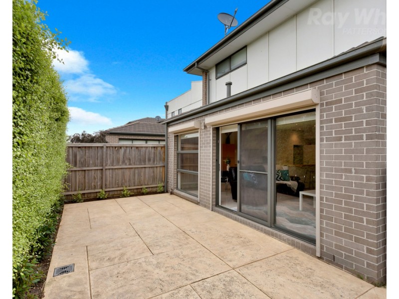 42 Dresden Drive, Waterways VIC 3195