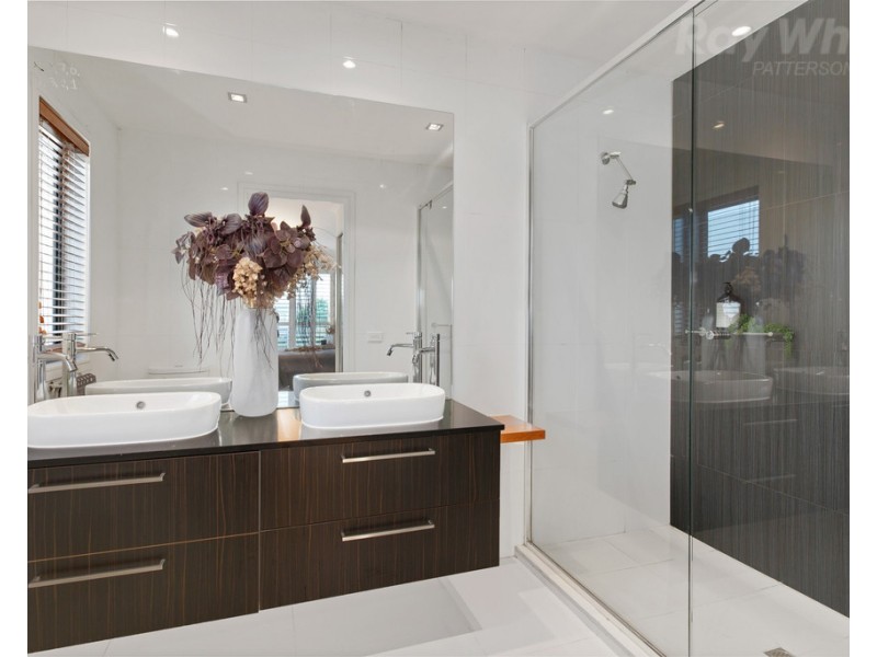 3 Paragon Way, Waterways VIC 3195