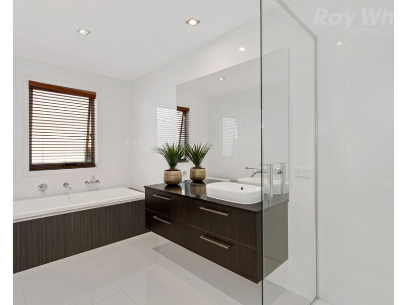 3 Paragon Way, Waterways VIC 3195