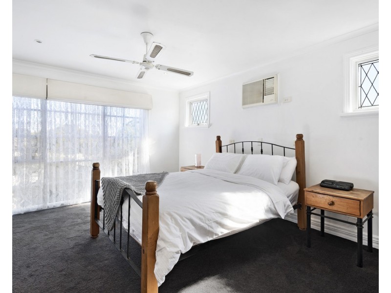 1 Warrawitur Court, Bonbeach VIC 3196